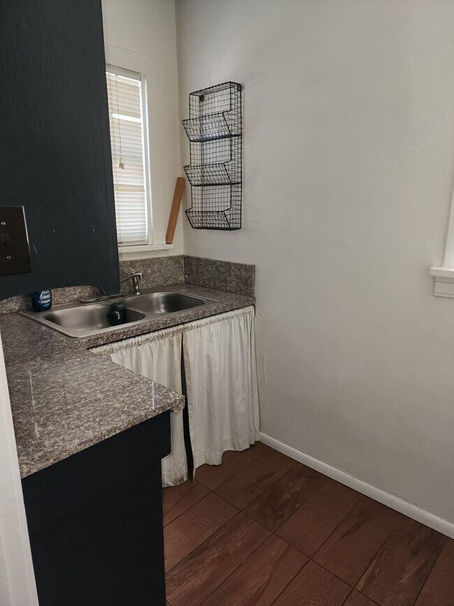 Building Photo - M508LA  ( Placement only property)