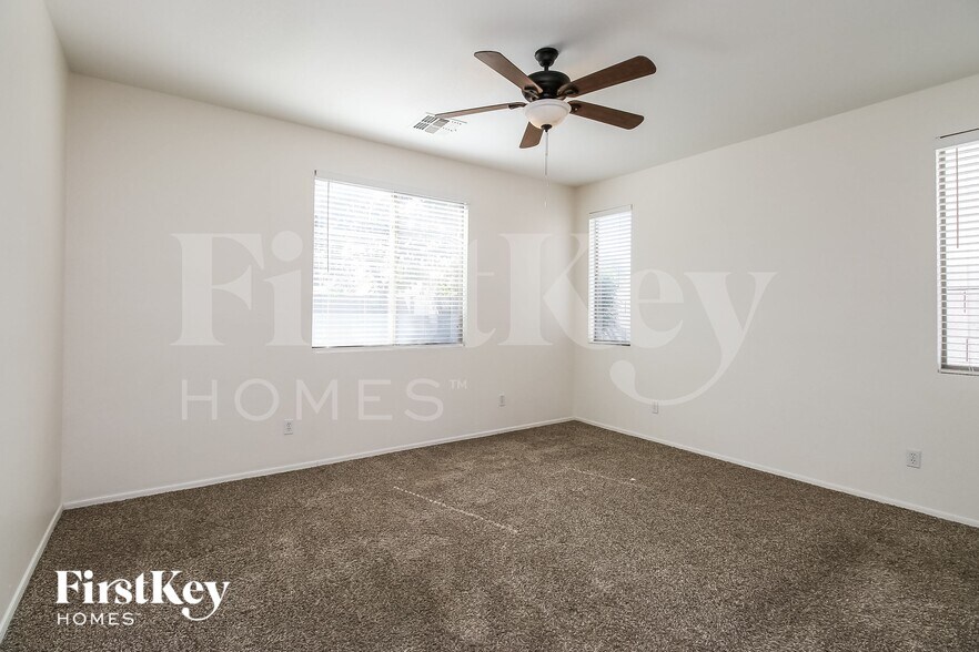 Building Photo - 4142 S Mariposa Dr