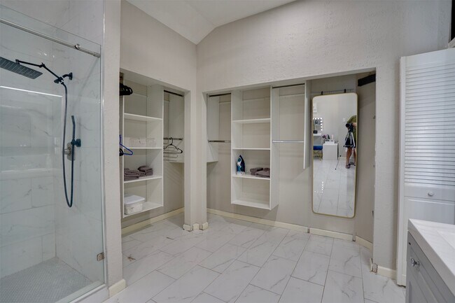 Building Photo - 4010 Oak Terrace Ct