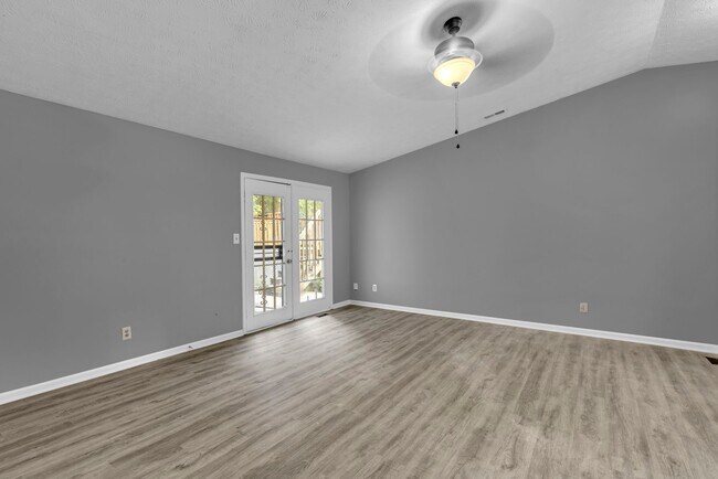Building Photo - 833 Delray Dr
