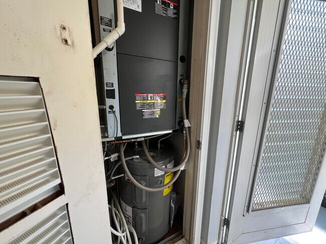 Building Photo - 3401 Spanish Trail