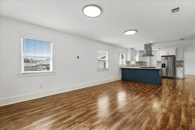 Building Photo - Charming 3-Bedroom Craftsman with Modern U...