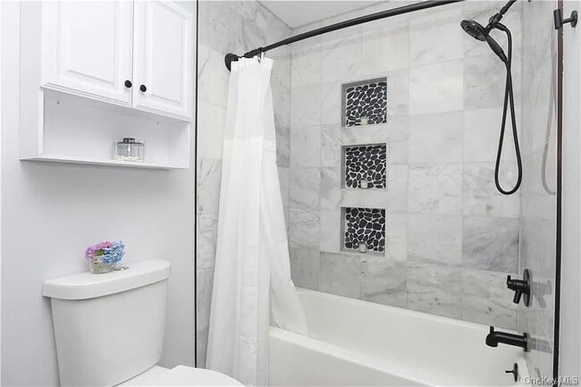 Building Photo - 12 Mamanasco Rd