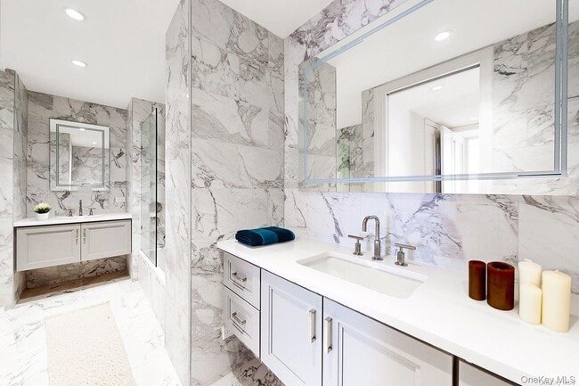 Building Photo - 641 5th Ave