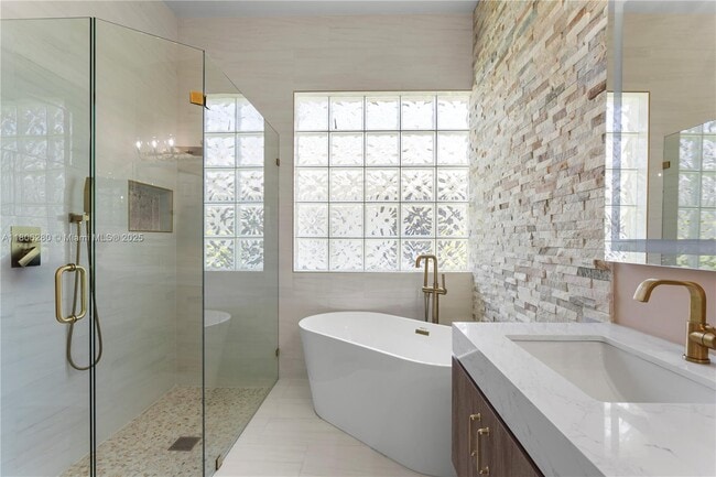Building Photo - 3815 Oak Ridge Cir