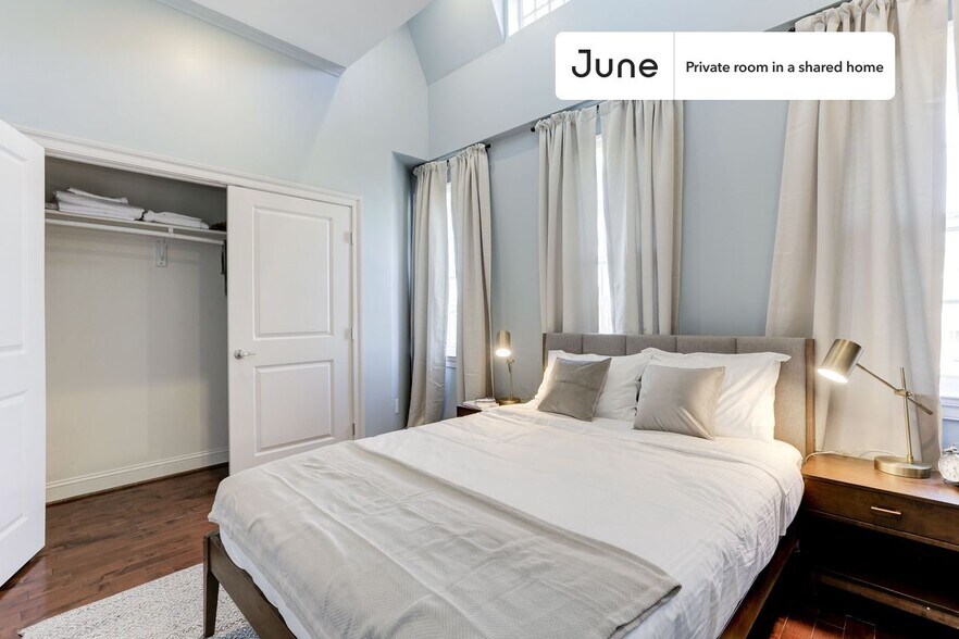 Building Photo - Room in Shared 5 bed/3.5 bath home in Capitol Hill