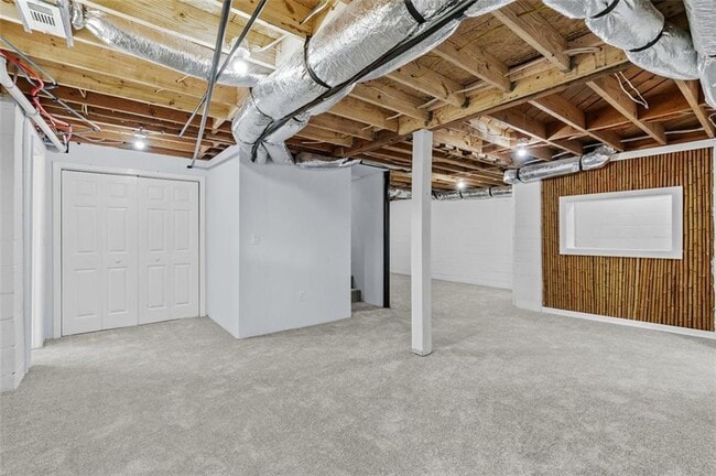 Building Photo - 2241 Glendale Dr