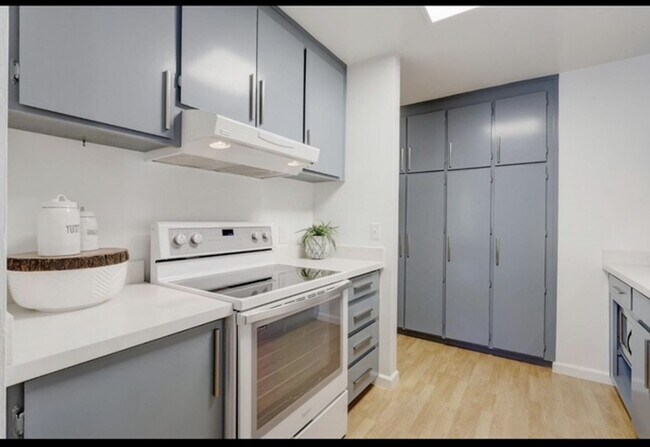 Building Photo - Tranquil Top-Floor End Unit with Stream Views & Resort Amenities — Blocks to Downtown