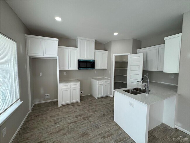 Building Photo - 1200 Sucre Dr