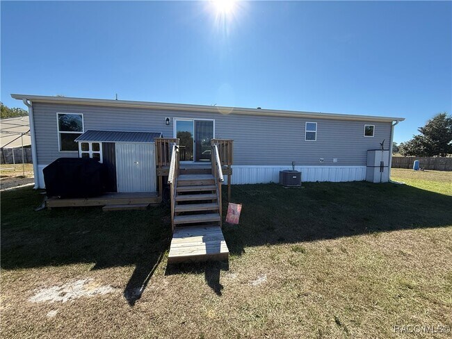 Building Photo - 5469 W Grovepark Rd