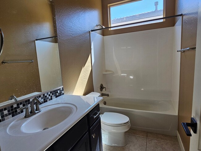 Building Photo - Spacious 4584 sq ft Home in Adora Trails!