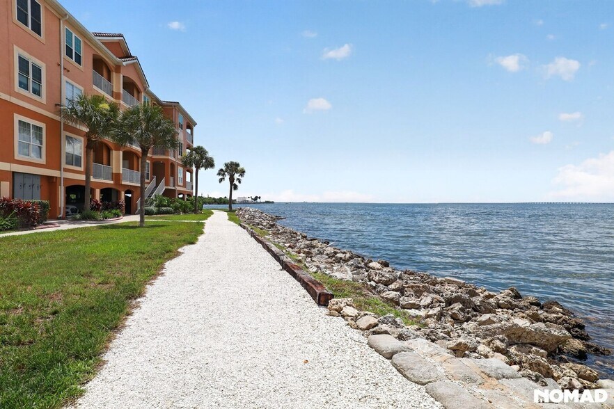Building Photo - 5000 Culbreath Key Way