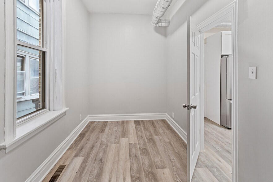 Building Photo - 1346 N Maplewood Ave