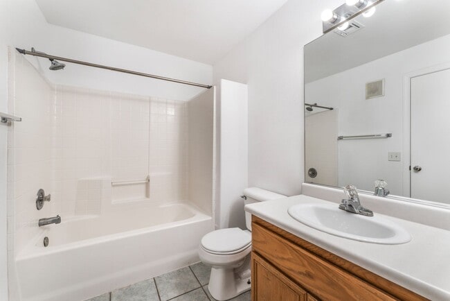Building Photo - Move in now to this beautiful 2 story 3 be...