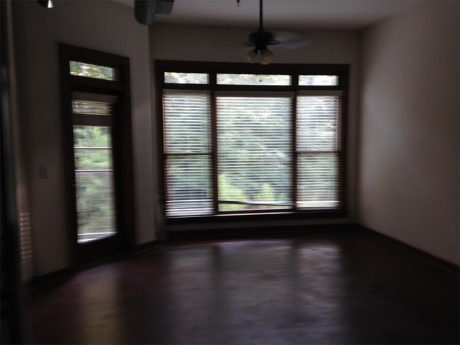 Building Photo - 250 Martha Dr