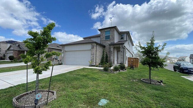 Building Photo - 204 Bronco Billy Dr
