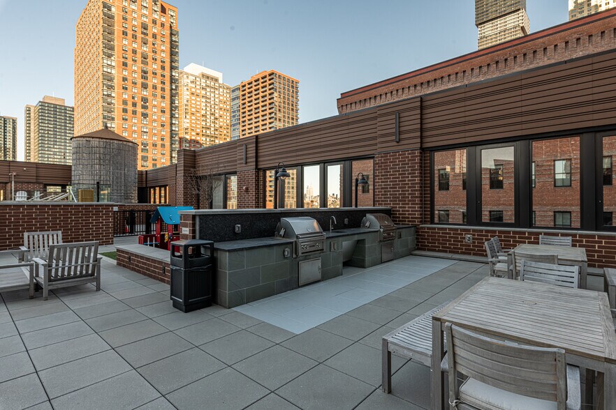 Building Photo - 10 PROVOST St