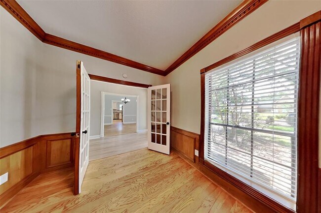 Building Photo - 5207 Maple Terrace Dr