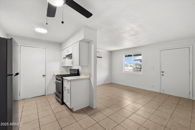 Building Photo - 2343 E Pueblo Ave