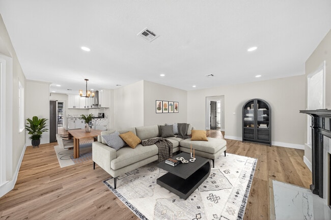 Building Photo - 1667 Valencia Ave