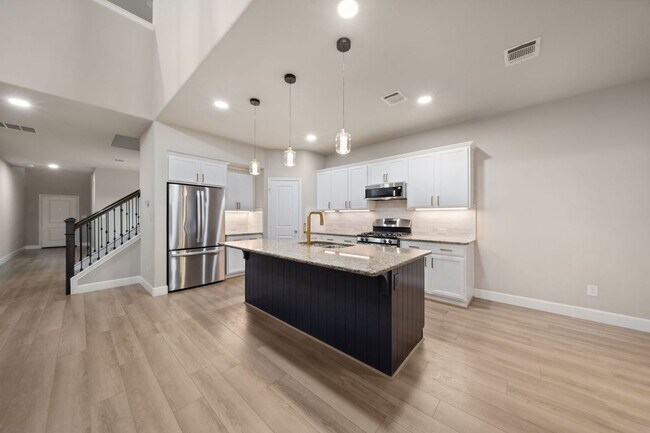 Building Photo - 6905 Etna Way