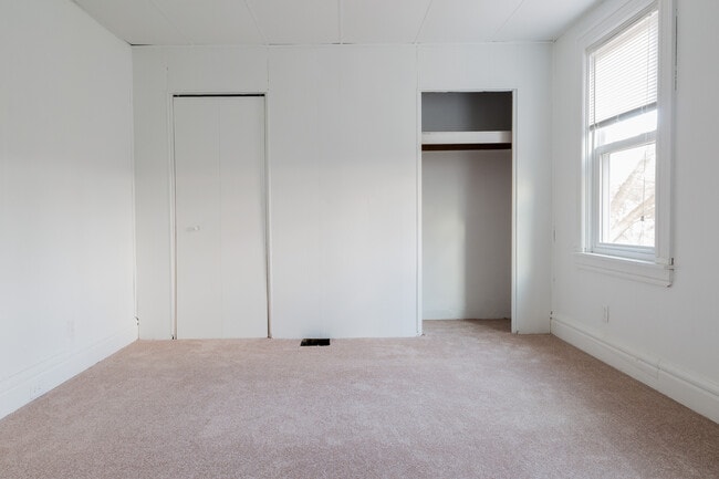 Building Photo - Available AUGUST 2026 - Updated 2 Bedroom Home in Mt. Washington!