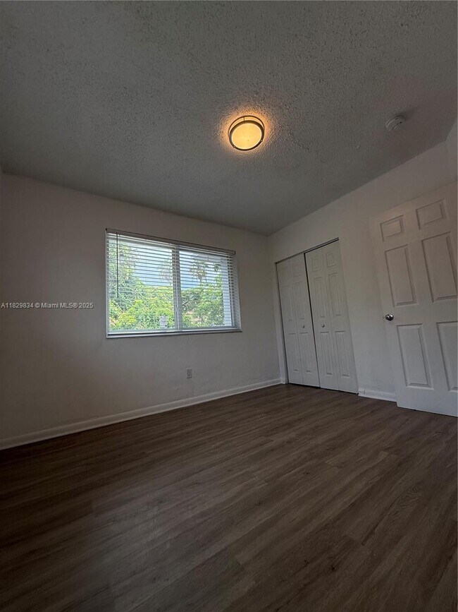 Building Photo - 5515 NW 6th Pl