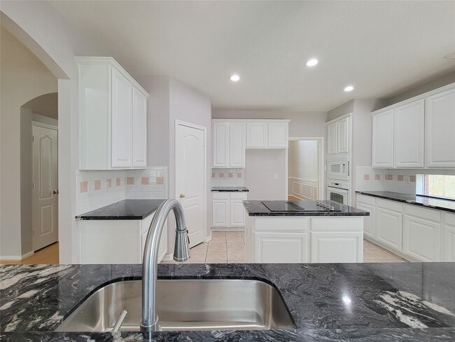 Building Photo - 9410 Barretts Glen Ct