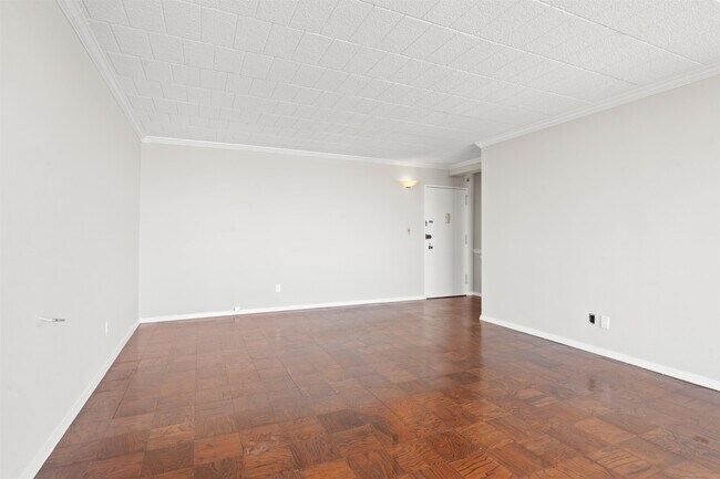 Building Photo - 9060 Palisade Ave