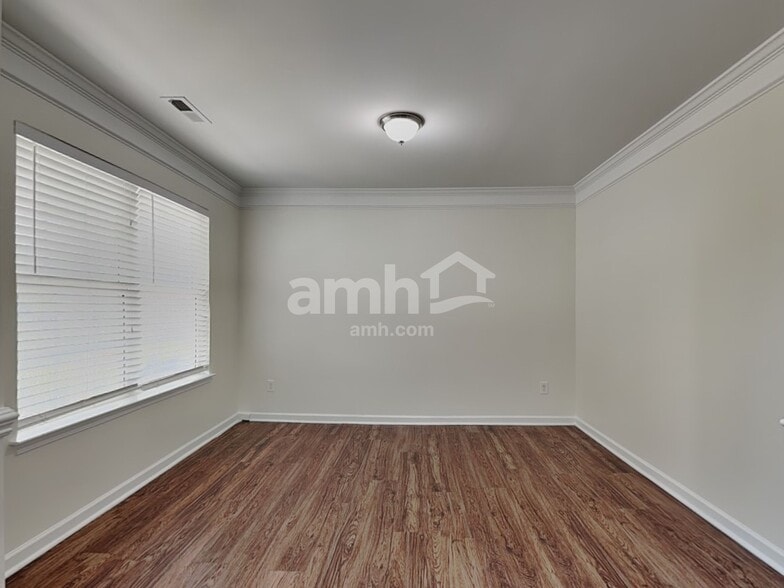 Building Photo - 5223 Sunriver Rd