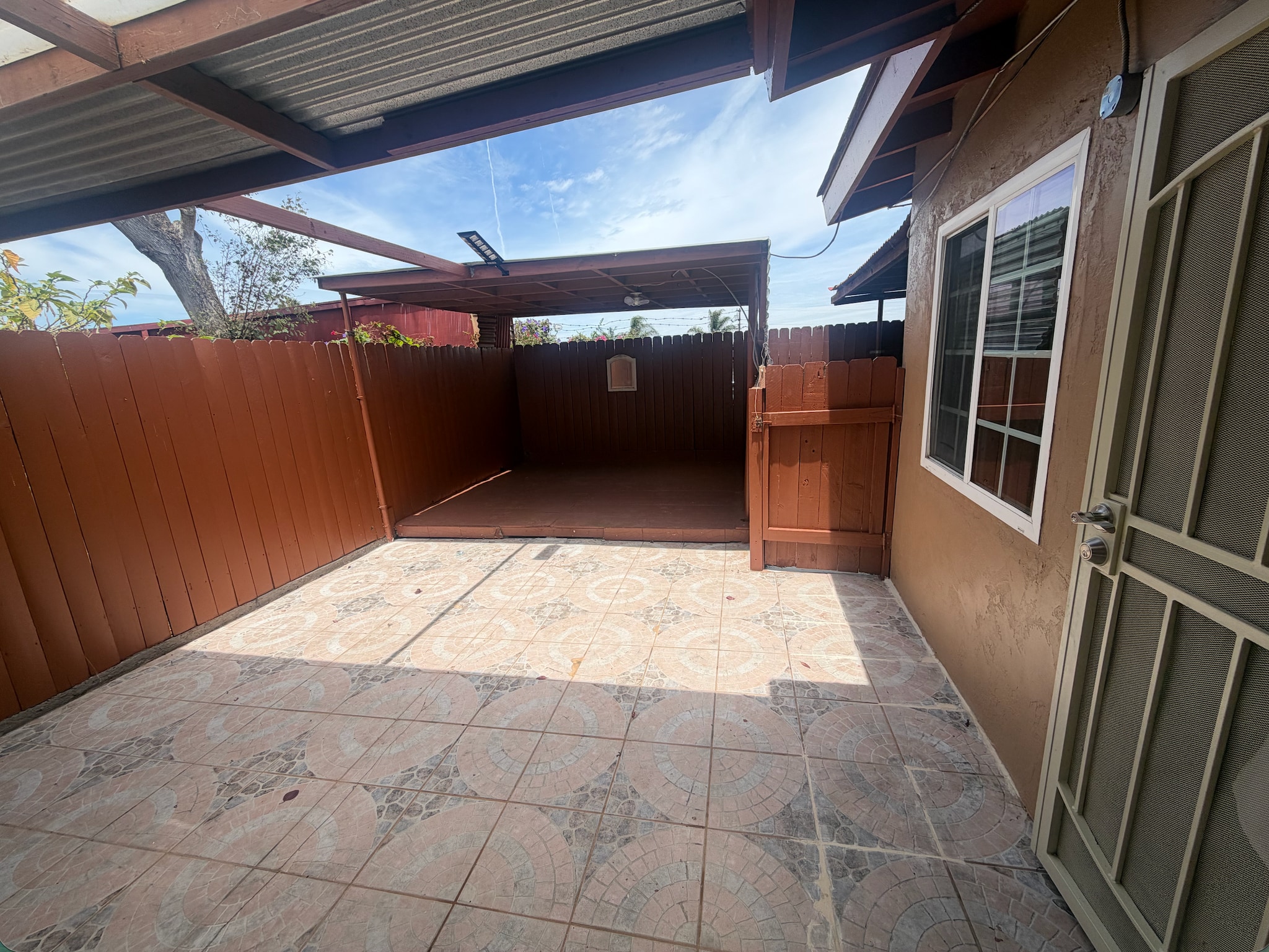 Building Photo - 44 Oaklawn Ave