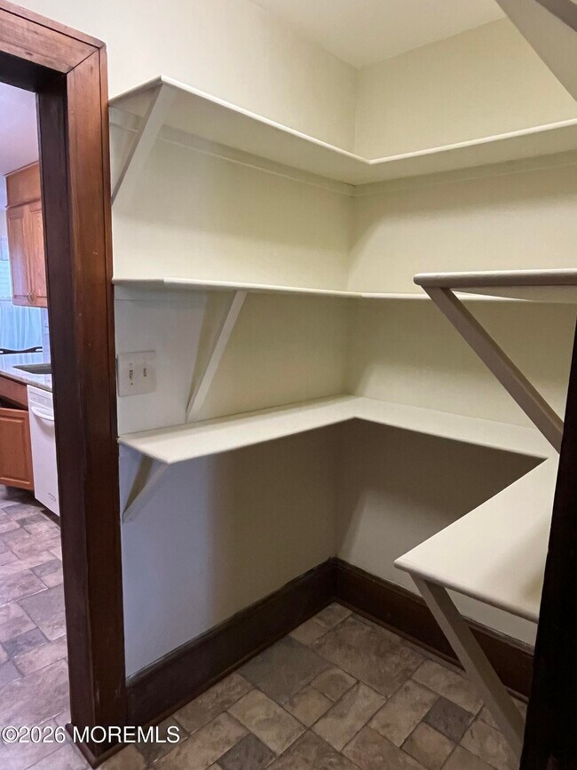 Building Photo - 320 Worthington Ave