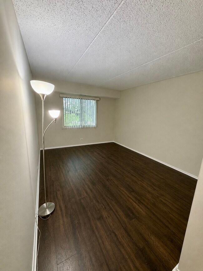 Building Photo - 350 Plum Creek Dr