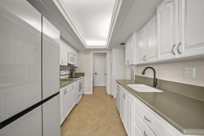 Building Photo - 3440 S Ocean Blvd