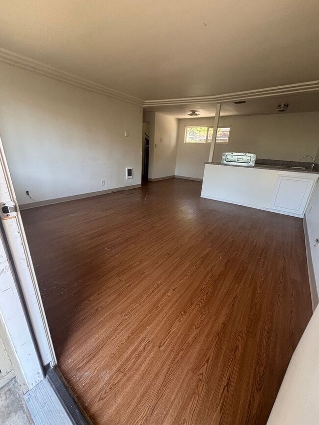 Building Photo - 620 E 19th Ave