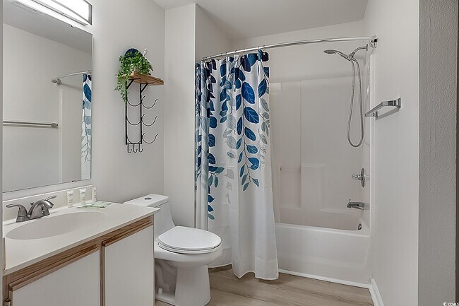 Building Photo - 1204 River Oaks Dr