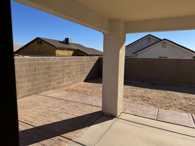 Building Photo - Fenced Three Bedrooom Home with covered pa...