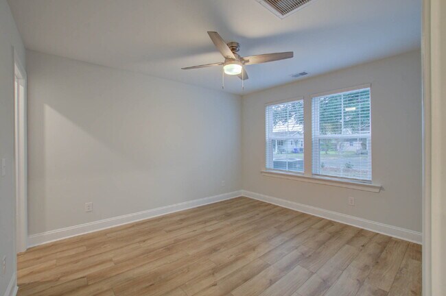 Building Photo - 1237 Tice Ln