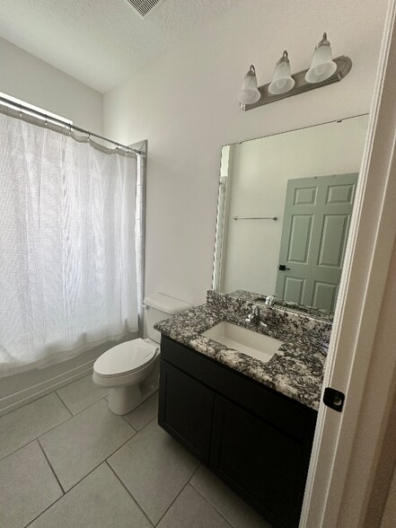 Building Photo - 16128 Mead St