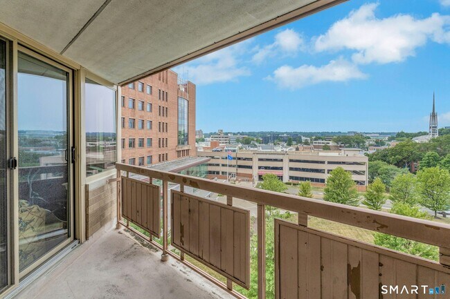 Building Photo - 143 Hoyt St