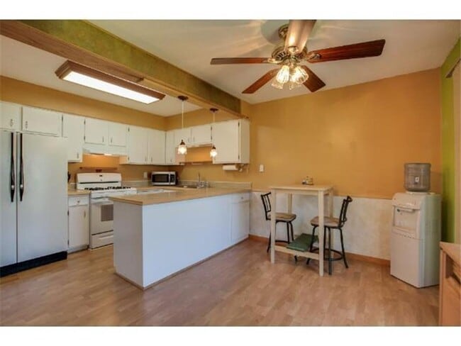 Building Photo - Updated Townhome in Coon Rapids!!  3bed/2bath
