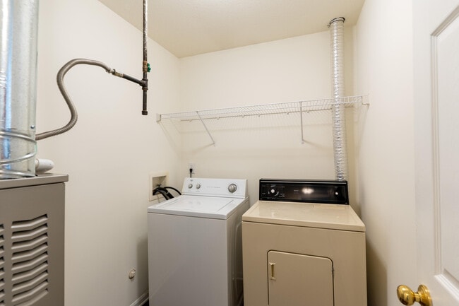 Building Photo - 304 Dads Way