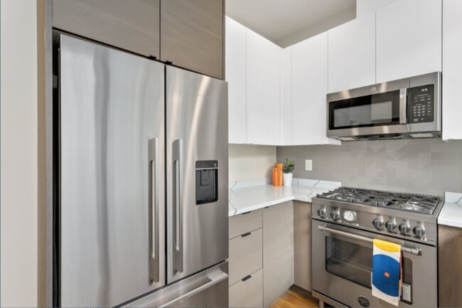 Building Photo - Modern 3 Bed Townhouse in Seattle | 2 Bath $3,800!!