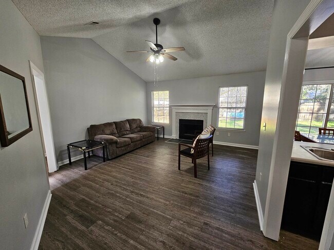 Building Photo - 2428 Beechnut Ln