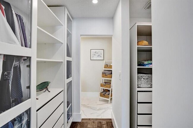 Building Photo - 21464 Bridgeview Dr