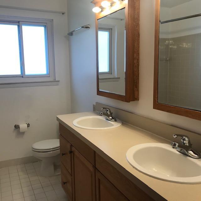 Building Photo - 2865 Burlington St