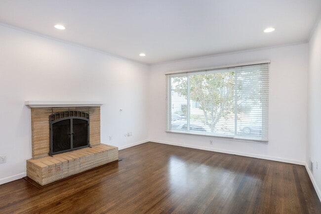 Building Photo - Extensively remodeled 4 Bed / 3 Bath home in South San Francisco. YouTube tour!