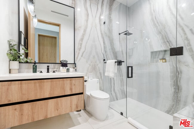 Building Photo - 1033 Somera Rd