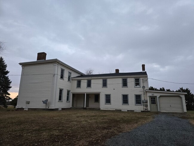 Building Photo - 3 Bedroom 1.5 Bath Located in Middletown