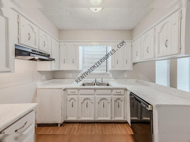 Building Photo - 7315 Russwood Ln E